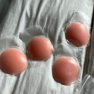 STICKY NIPPLE COVERS